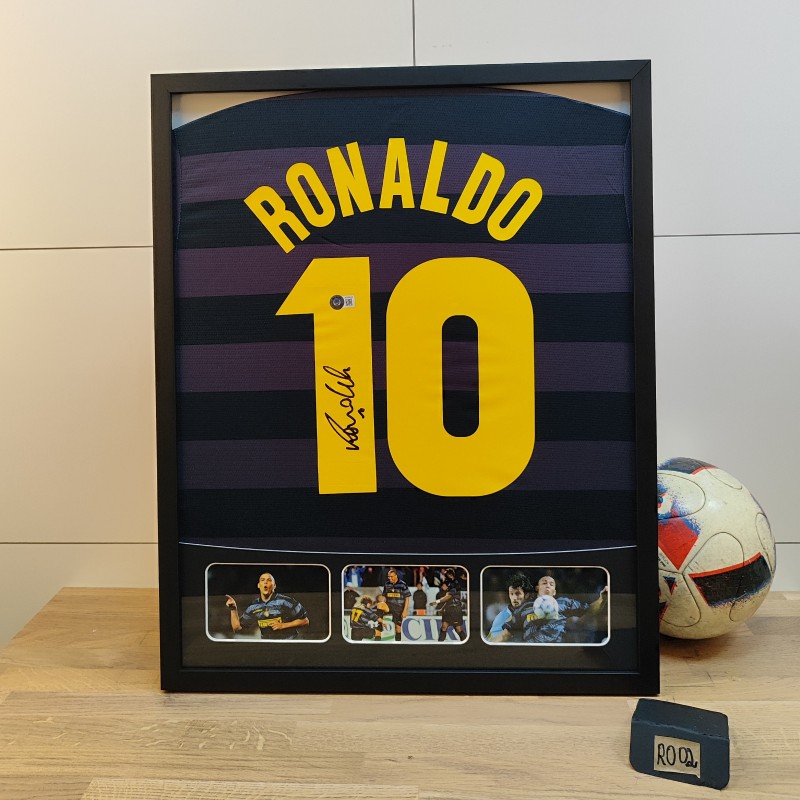 Maglia da trasferta di Ronaldo Nazario 1997/1998 firmata e incorniciata