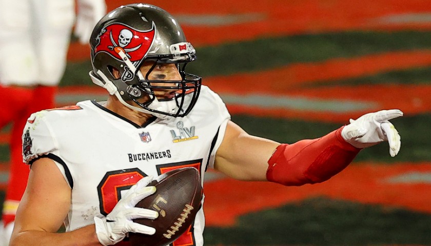 Throw a Pass to Buccaneers Tight End Rob Gronkowski in Florida