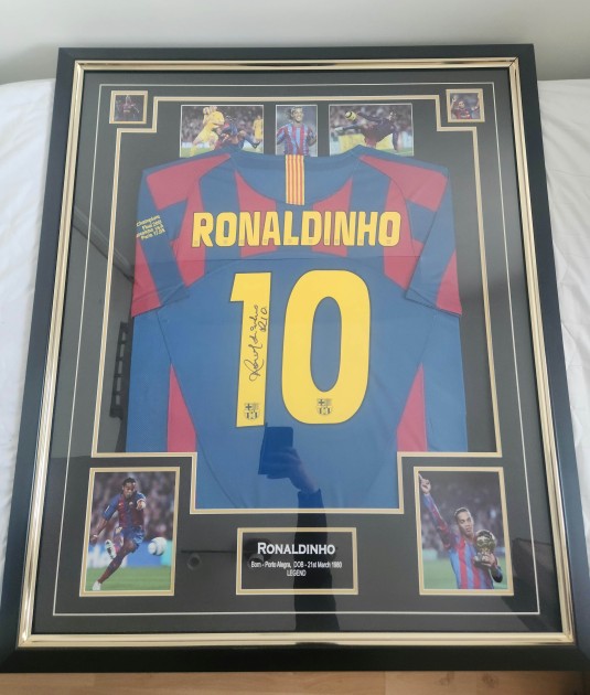 Maglia FC Barcelona 2006-07 di Ronaldinho firmata e incorniciata