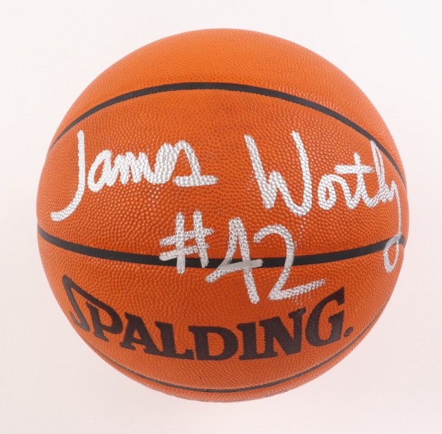 Pallone da basket autografato da James Worthy 