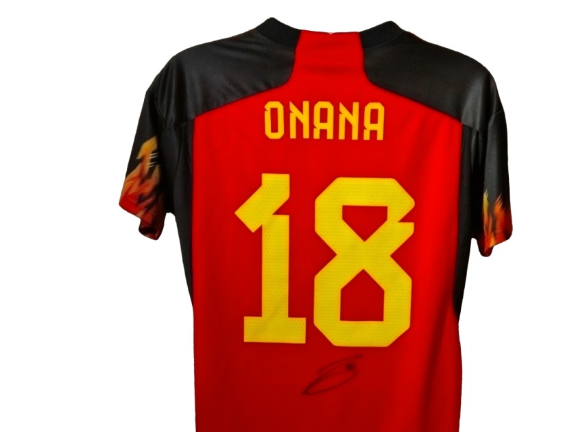 Amadou Onana firma la maglia da calcio ufficiale del Belgio 2022-23