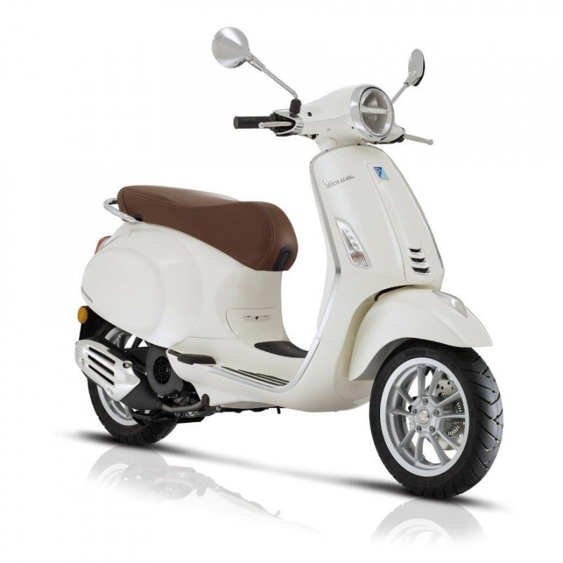 White Vespa Piaggio Primavera 125 