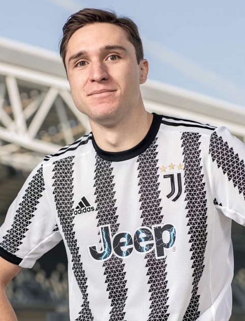 Chiesa Official Juventus Signed Shirt, 2022/23