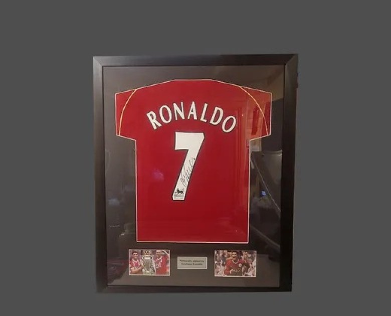Maglia ufficiale del Manchester United 2006-2007 autografata dal retro  della UEFA Champions League di Cristiano Ronaldo e incorniciata dall'eroe  UEFA Club Competitions Online Store