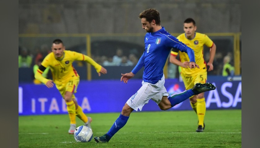 Marchisio's Match-Issue Shirt and Bib, Italy-Romania 2015