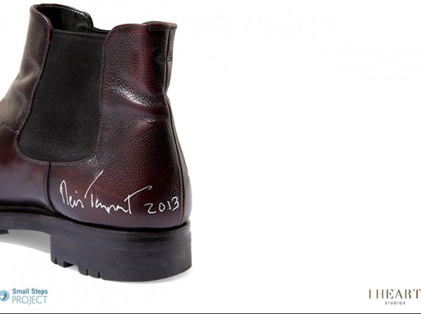 Stivali Chelsea Prada Autografati da Neil Tennant, Provenienti dalla Sua Collezione Personale