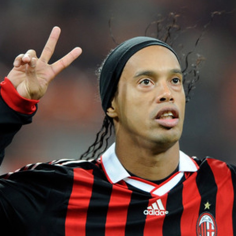 Ronaldinho Milan shirt, Serie A 2009/2010, signed