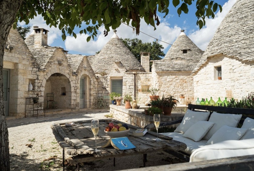 Trullo Eleganza e Sapori di Puglia: Esperienza di soggiorno e vino di lusso per due persone