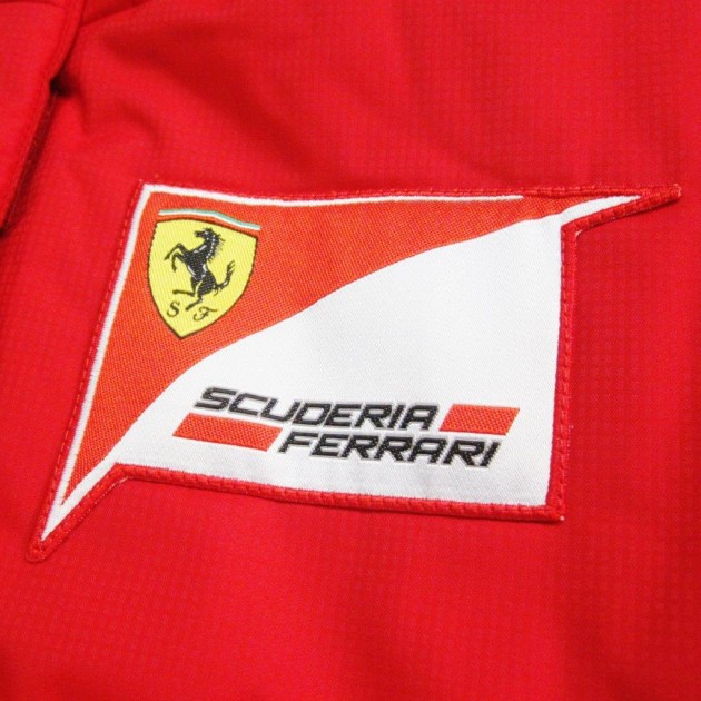 Giacca ufficiale della Scuderia Ferrari autografata da Kimi Raikkonen! -  CharityStars