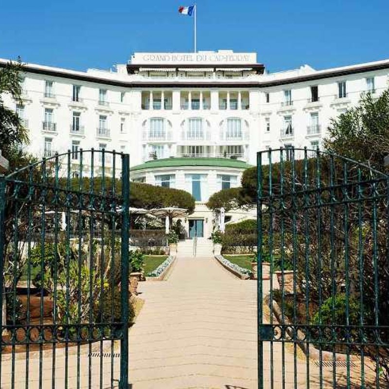 Stay at the Four Seasons Grand-Hotel du Cap-Ferrat 