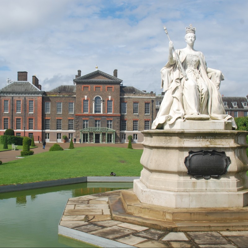 Private Tour of Kensington Palace and a Stay at The Baglioni Hotel