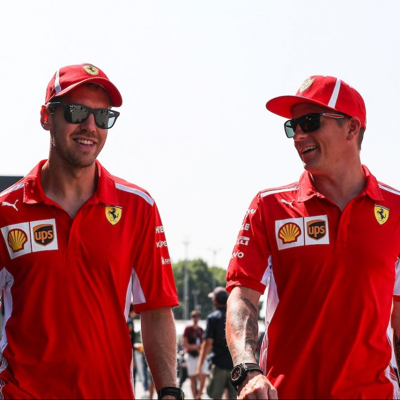 T-Shirt Ufficiale Ferrari - Autografata da Vettel e Raikkonen