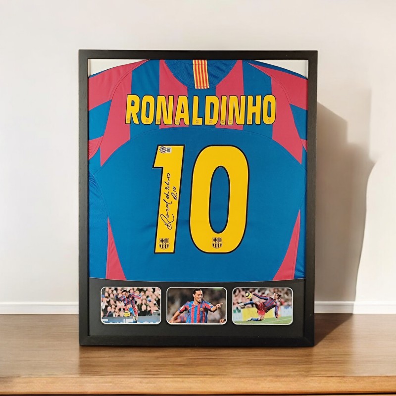 Maglia FC Barcelona di Ronaldinho firmata e incorniciata