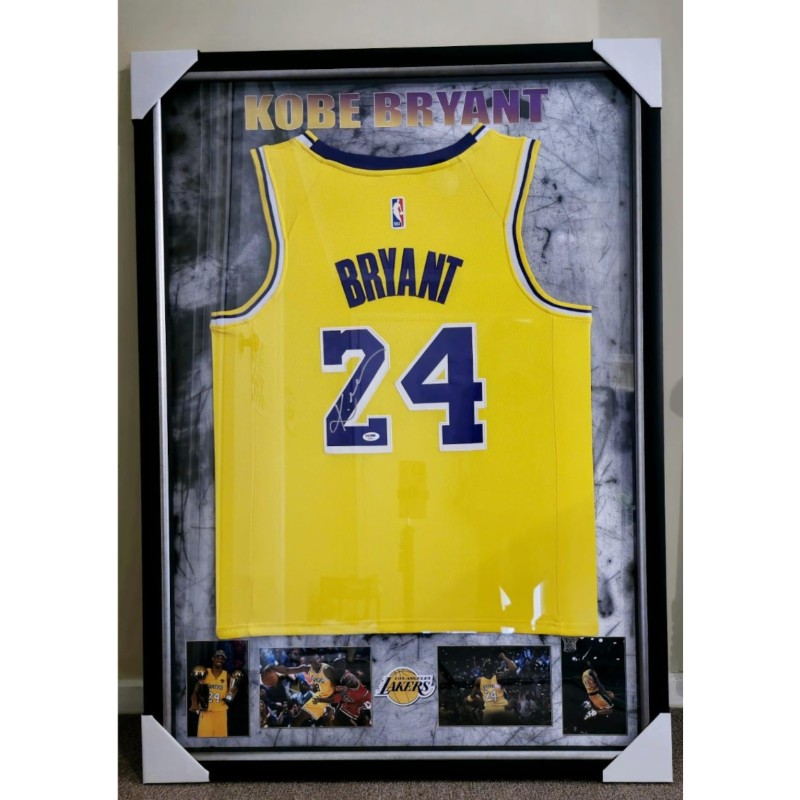 Maglia dei Lakers firmata e incorniciata di Kobe Bryant