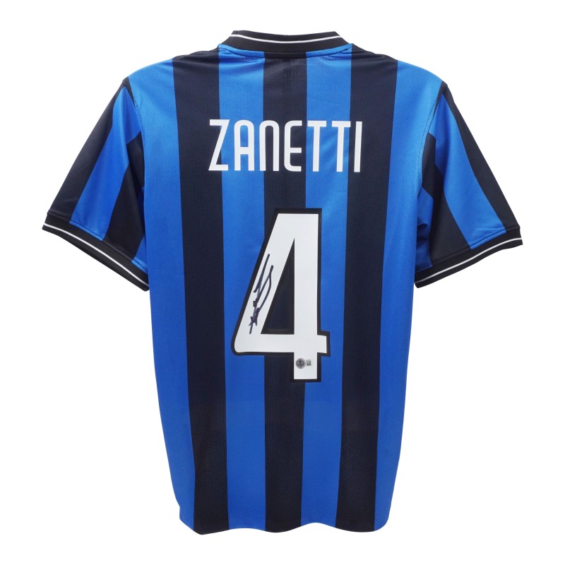 Replica della maglia dell'Inter firmata da Javier Zanetti