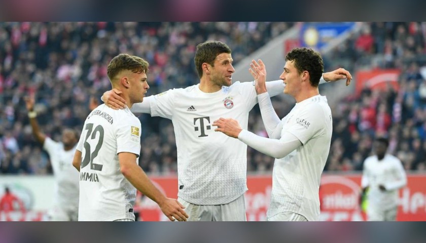 Müller's Official Bayern Munich Signed Shirt, 2019/20