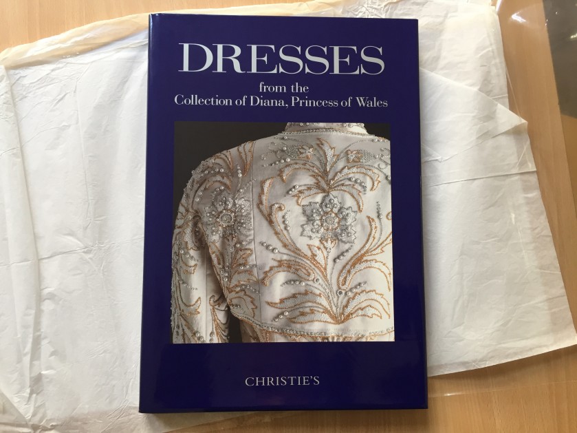 Catalogo dei vestiti della Principessa Diana in edizione limitata