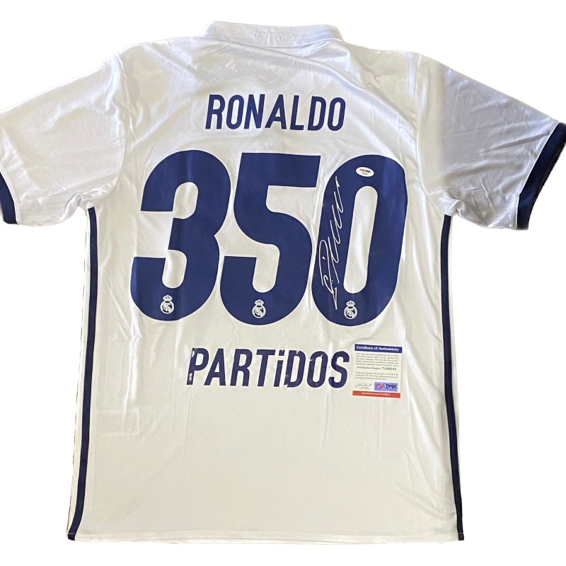 La maglia replica del Real Madrid di Cristiano Ronaldo in edizione speciale 350 autografata