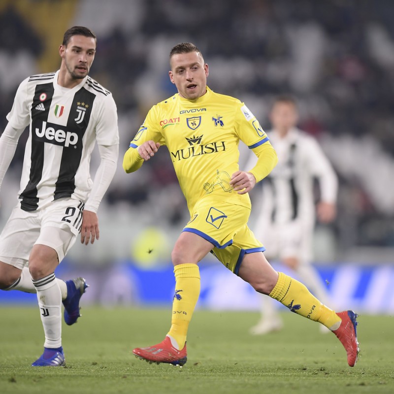 Giaccherini's Official Chievo Signed Kit, 2018/19