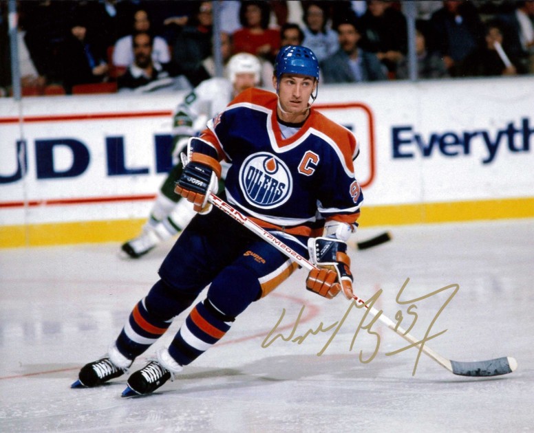 Photograph signed by Wayne Gretzky