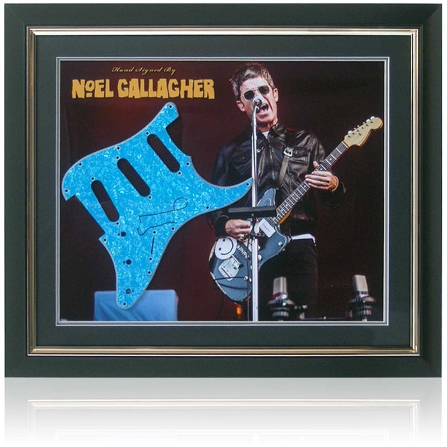 Presentazione battipenna autografato da Noel Gallagher degli Oasis