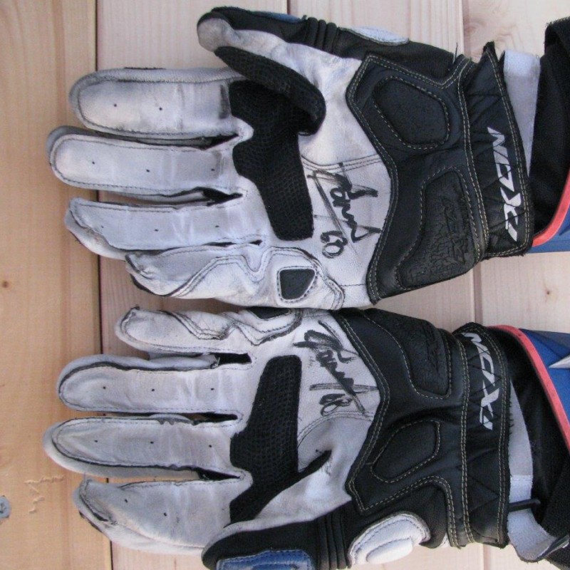 Gloves worn by Yonny Hernandez #68 - signed