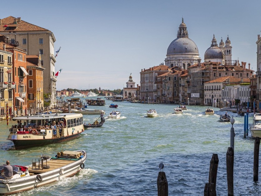 Venezia, tra incanto e arte moderna