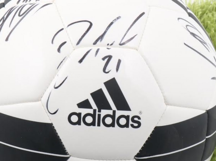 Juventus Ball 2016-17, signed by the players