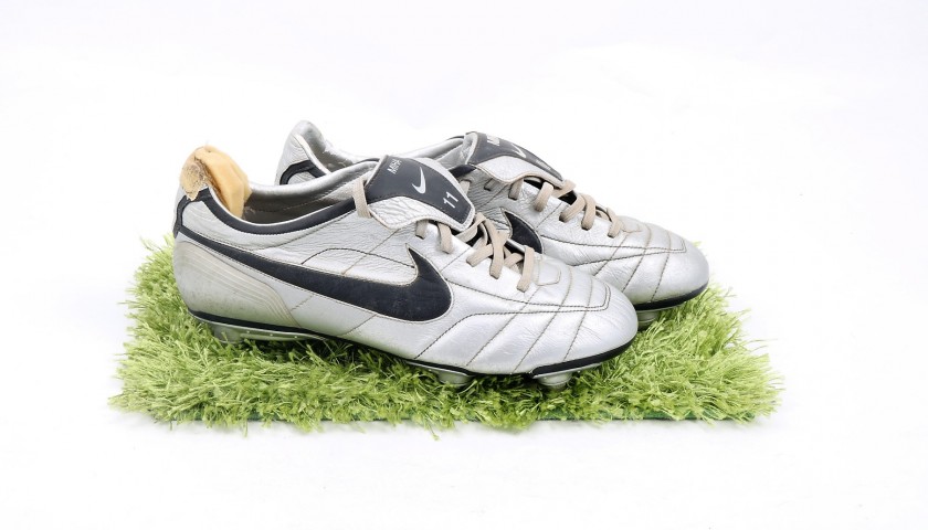 Mihajlovic's Match-Worn Nike Cleats, Serie A 2004/05