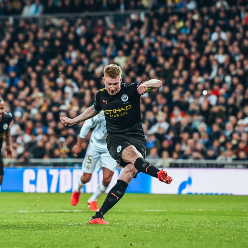 Signed Kevin De Bruyne Photograph, On Target at the Santiago Bernabéu 2019/20 Season