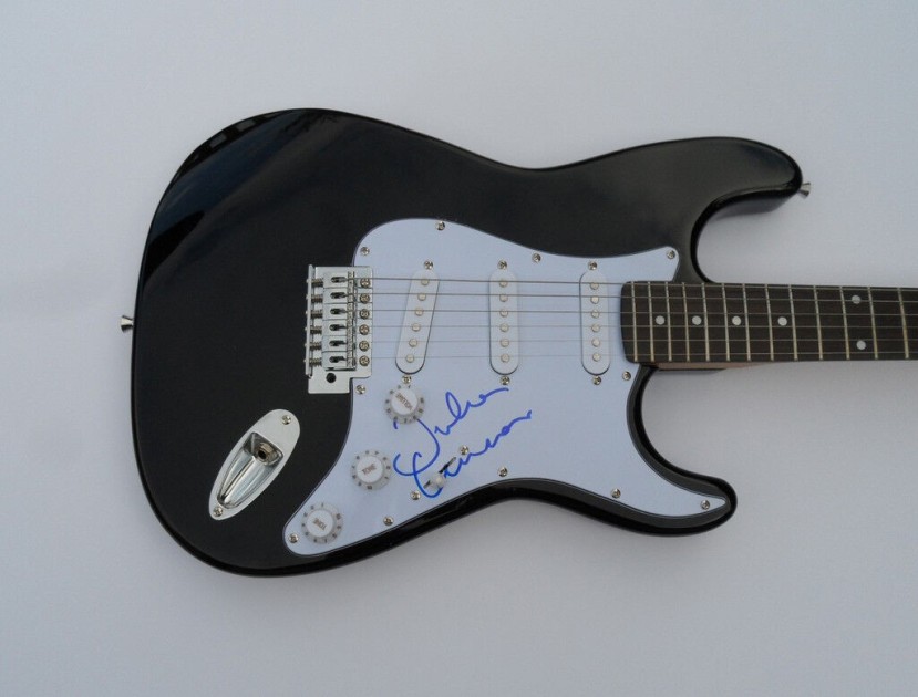 Chitarra elettrica autografata da Julian Lennon 