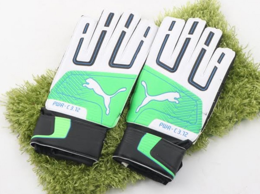 Puma Gloves signed by Gianluigi Buffon