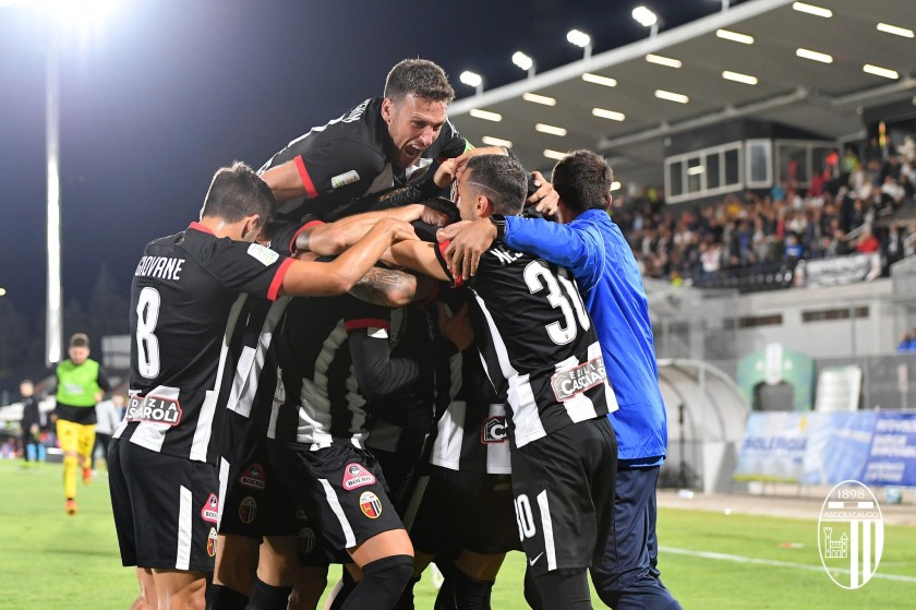 Attend in the North Stand at Ascoli vs Pescara + Walkabout with warm-up on the sidelines