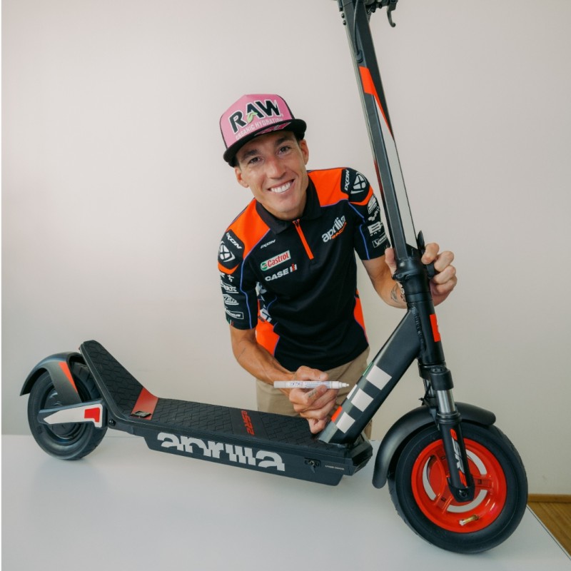 Aprilia eSR2 electric scooter signed by Aleix Espargarò