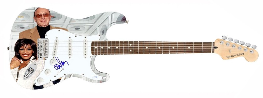 Chitarra autografata da Clive Davis