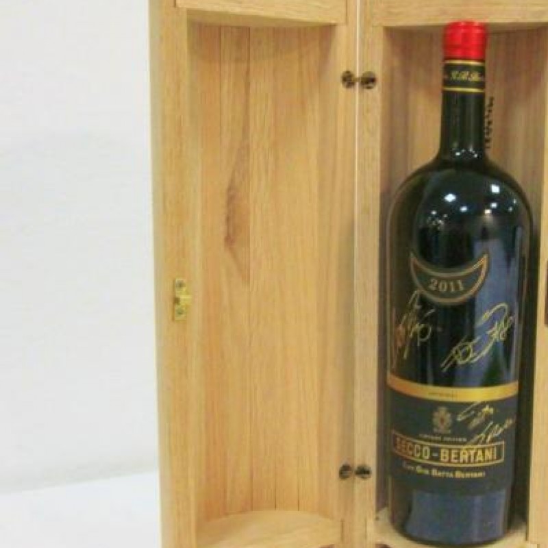 Secco-Bertani bottle Vintage Edition 2011 signed by football players