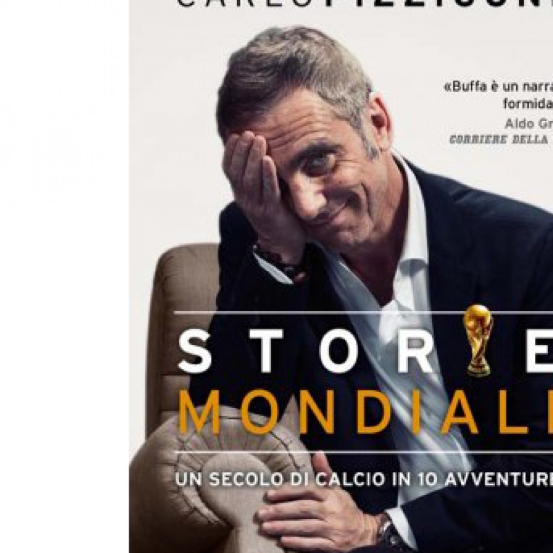 Federico Buffa gives you the first copy of his book "Storie Mondiali"