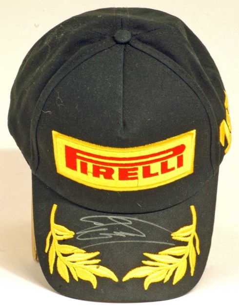 Cappellino Pirelli firmato da David Coultard