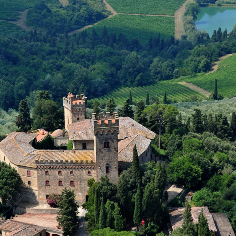 A night at Tenuta Almabrada and a tour of the Castle of Poppiano with Count Guicciardini - For two people