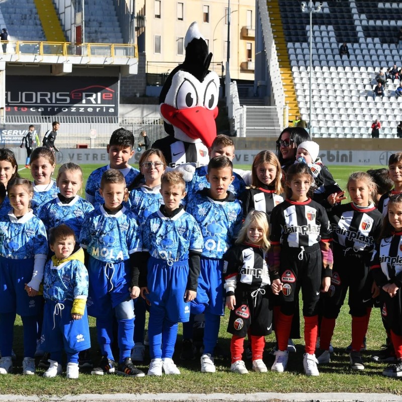 Scendi in campo come Mascotte in Ascoli vs Lucchese