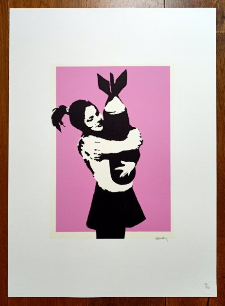 Riproduzione di un'opera di Banksy - "Bomb Hugger
