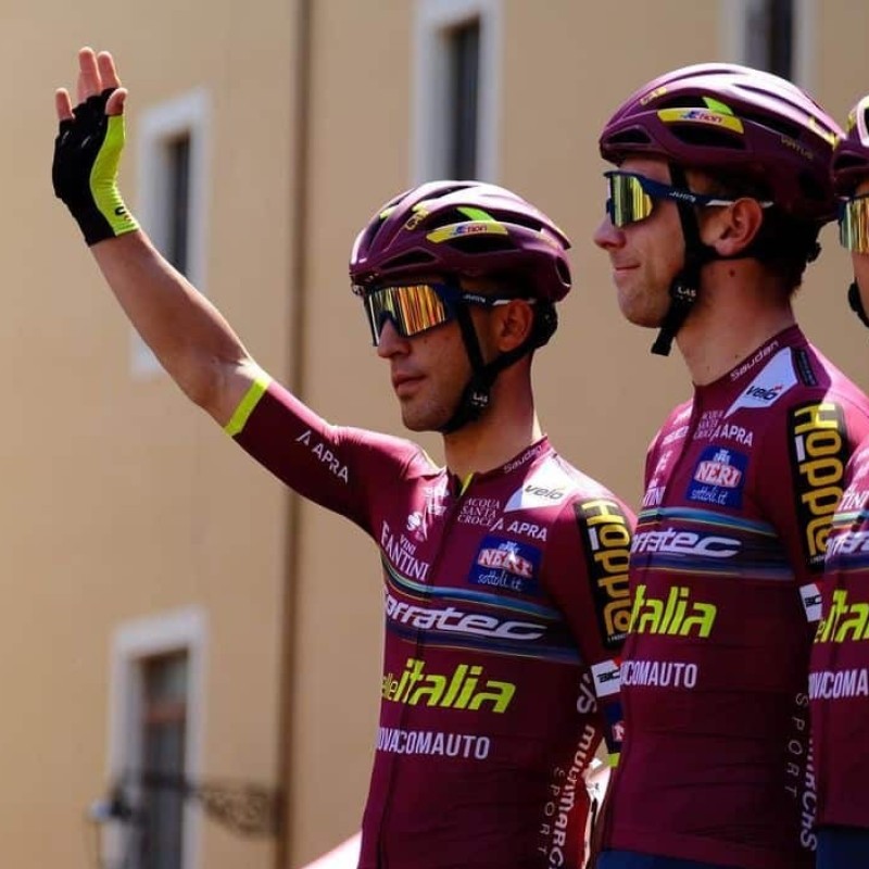 Maglia  gara Team Corratec Selle Italia, Giro d’Italia 2023 - Autografata dal team