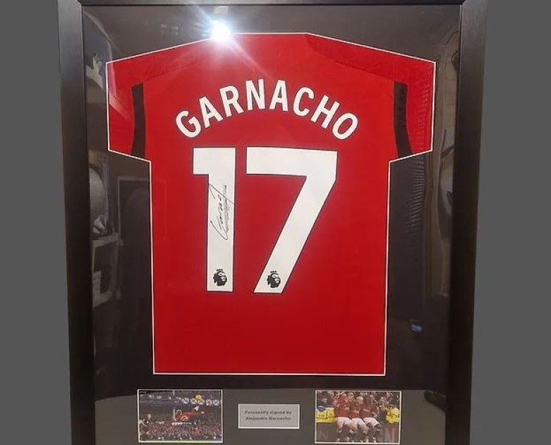 Maglia firmata e incorniciata del Manchester United 2023/24 di Alejandro Garnacho