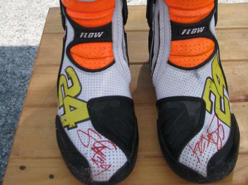 Boots worn by Moto2 pilot Simone Corsi - signed
