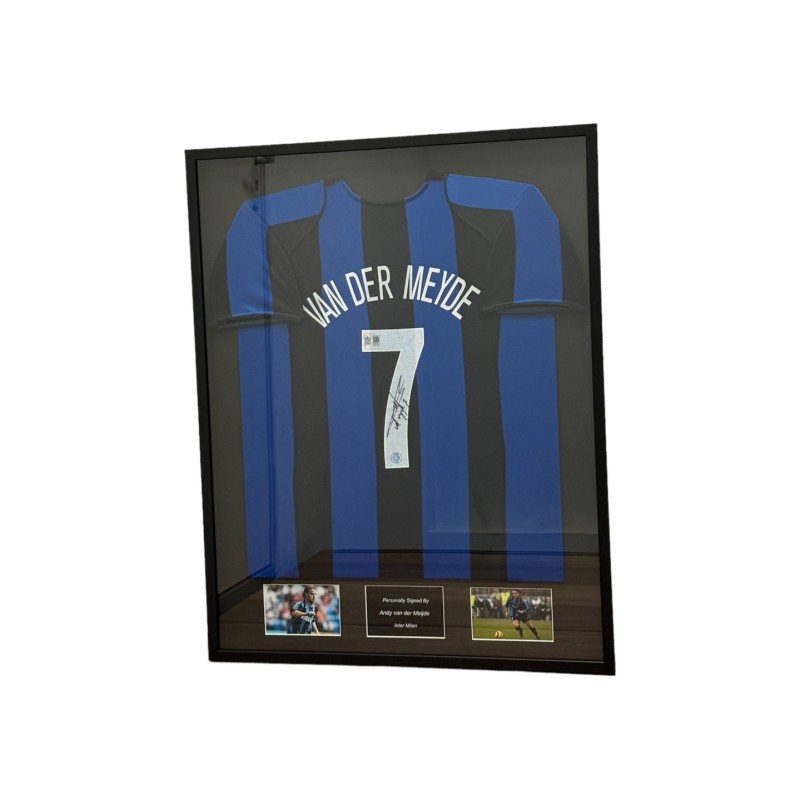 La maglietta dell'Inter firmata e incorniciata di Andy van der Meyde