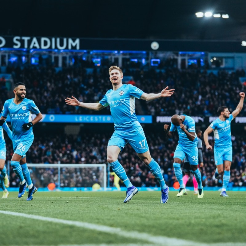 Signed Kevin De Bruyne Photograph, Manchester City v Leicester City 2021/22 Season