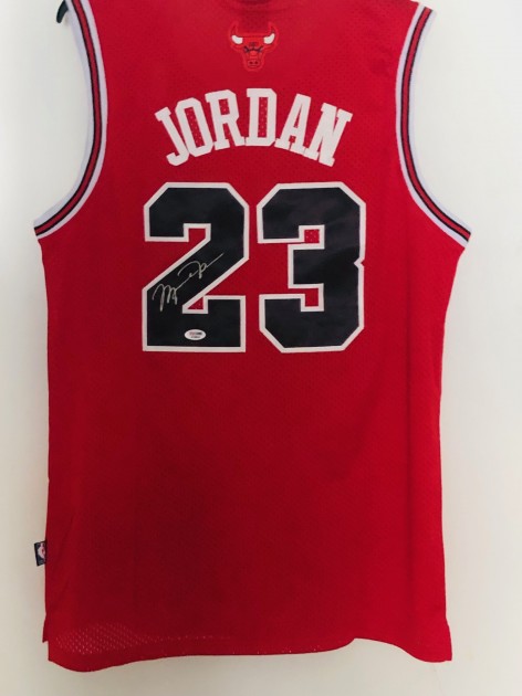 mezelf embargo Auto Michael Jordan Signed Chicago Bulls Jersey - CharityStars