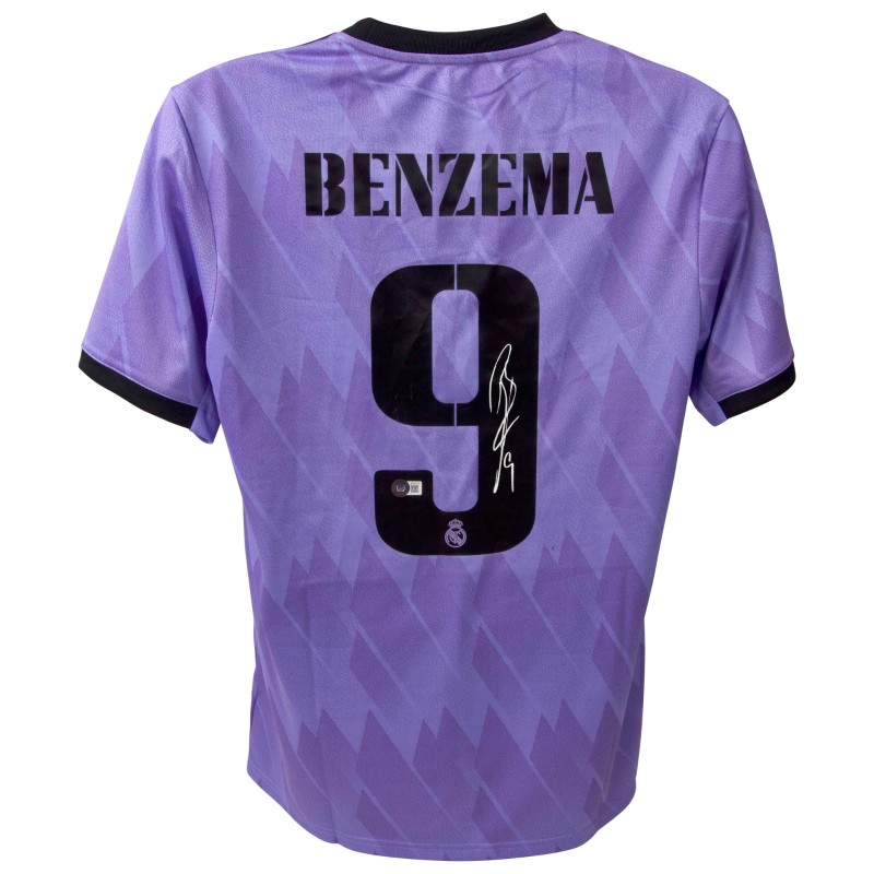 La maglia replica firmata da Karim Benzema del Real Madrid