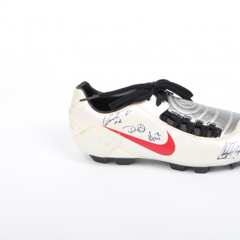 Nike Total 90 Right Football Boot Autographed by Arsenal Players