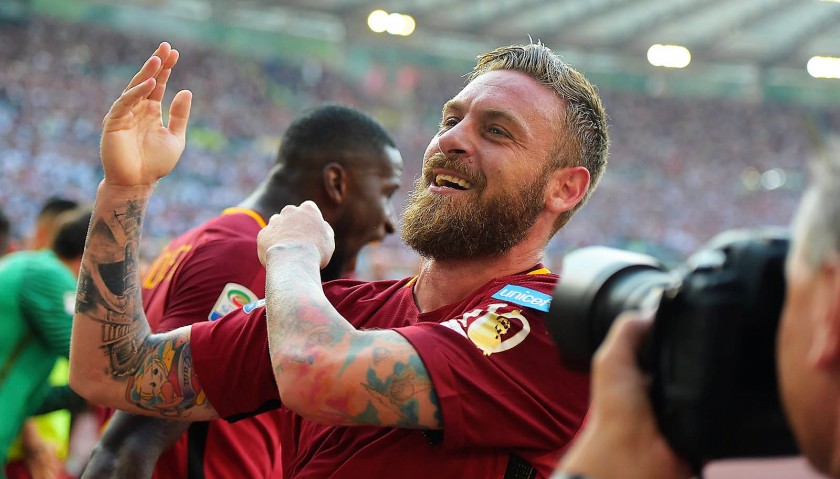 De Rossi's Issued Shirt, Roma-Genoa - Special UNICEF Patch